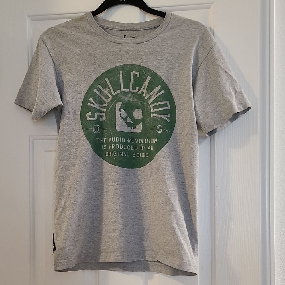 Skullcandy Gray and Green Short Sleeve Tee